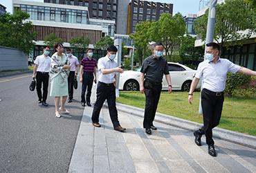 烈日炎炎，領(lǐng)導(dǎo)送信心|閔行區(qū)委委員、區(qū)人民檢察院黨組書記、檢察長(zhǎng)胡春健帶隊(duì)赴寶開智能開展大走訪、大排查