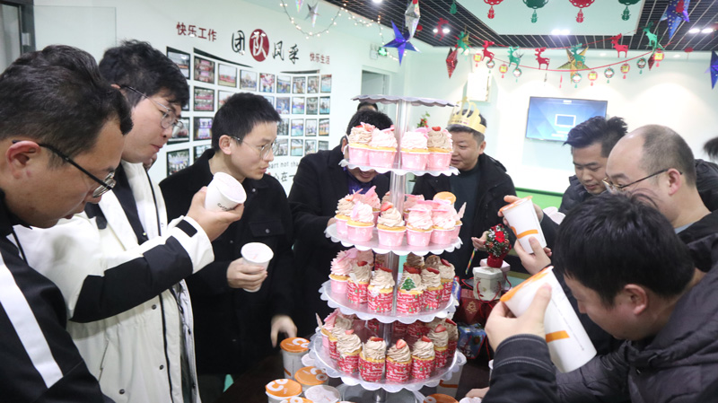 繽紛平安夜，歡樂(lè)圣誕節(jié) | 寶開(kāi)舉辦第四季度員工集體生日會(huì)