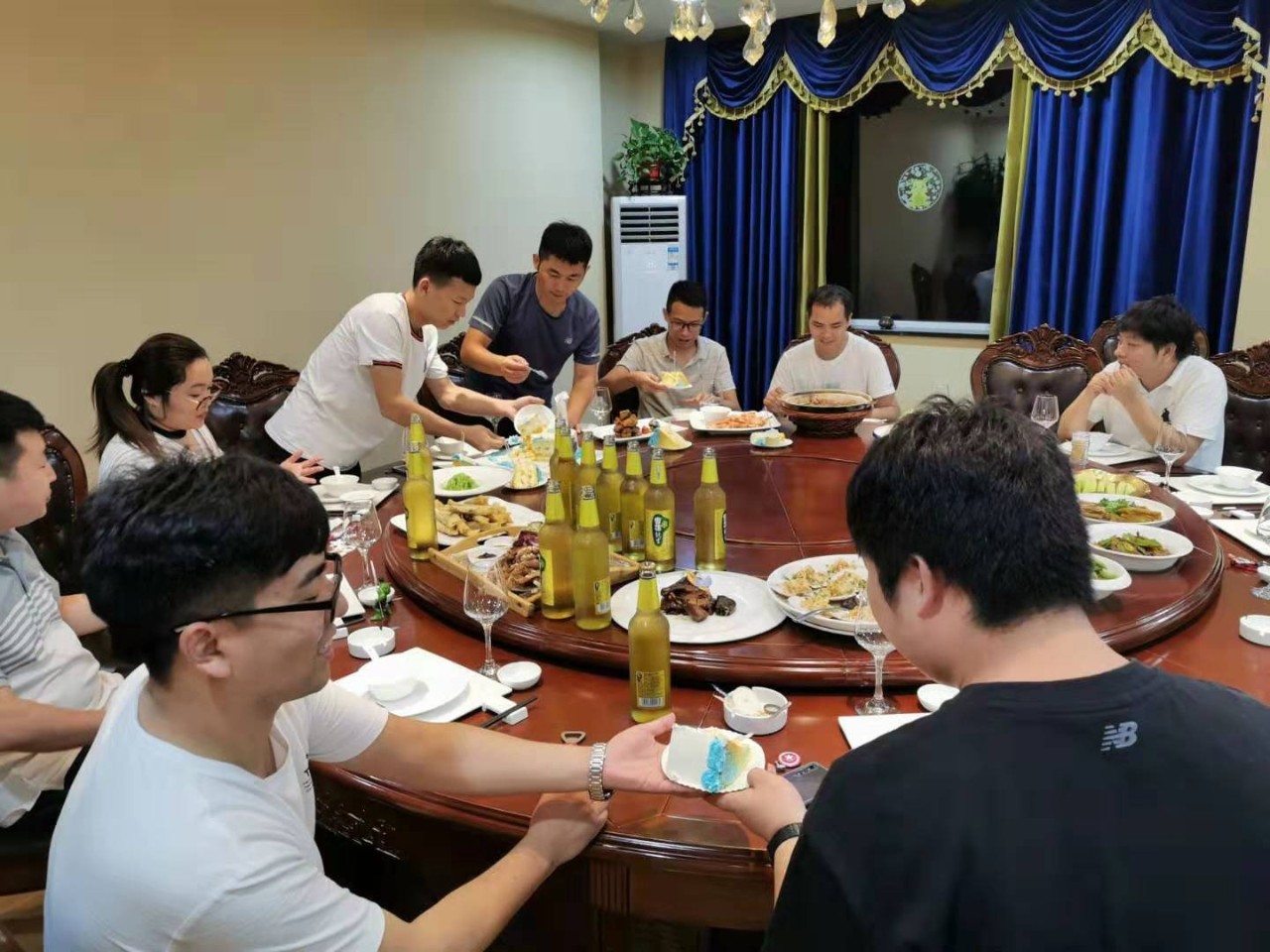 夏送清涼，集體慶生，慰問一線 | 致我們的一線伙伴：辛苦了！
