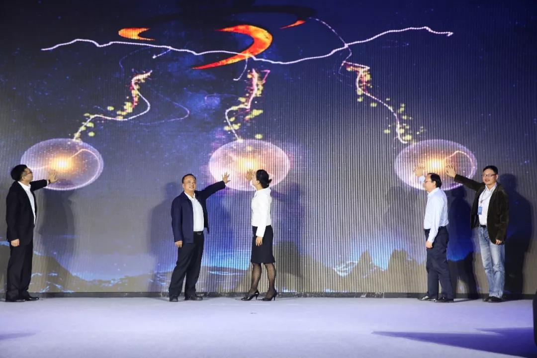 寶開領(lǐng)導(dǎo)張振林、王雷受邀出席 | 2018湖南大美服飾供應(yīng)鏈高峰論壇圓滿舉行！